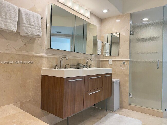 Building Photo - 16400 Collins Ave