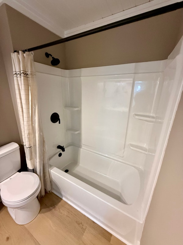 Building Photo - 1105 E 5th St