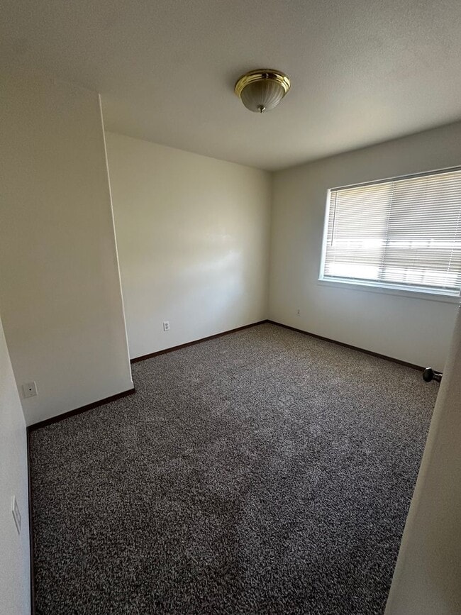 Building Photo - *Move In Special, Half off Rent! (See ad for details)*3 Bedroom Home!