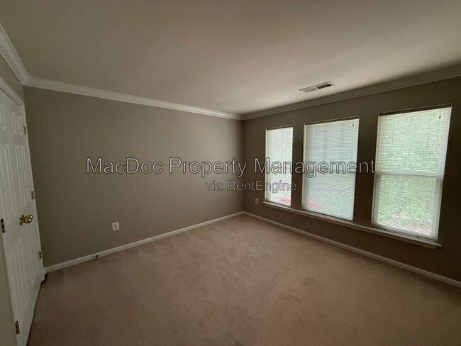 Building Photo - 1404 Graham Dr