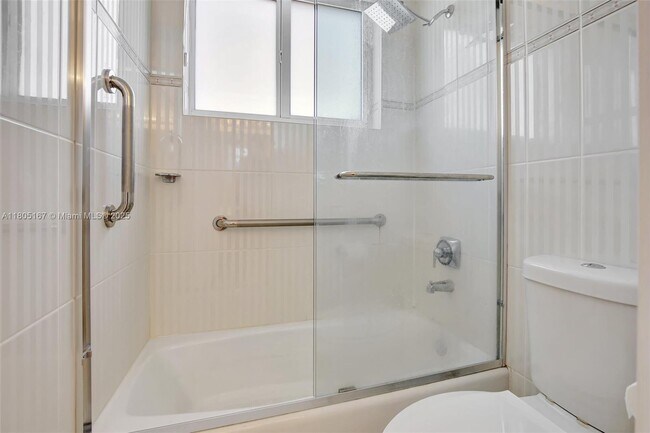 Building Photo - 2651 Oakmont Dr