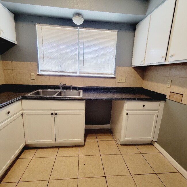 Building Photo - 8607 Crystal Cove Cir