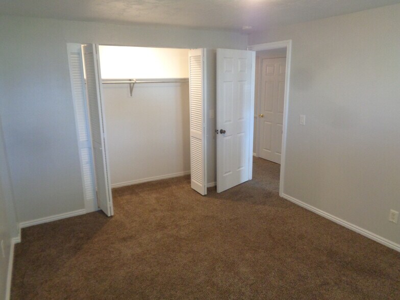 Building Photo - 8816 W Florence Dr