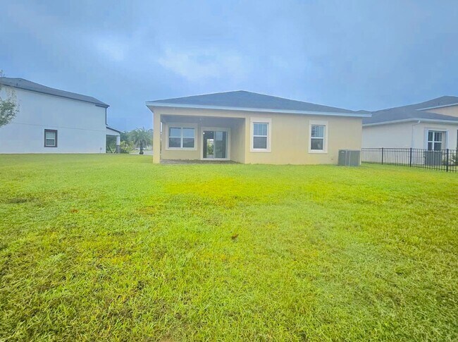 Building Photo - 5435 Estero Loop