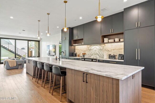 Building Photo - 6916 E 2nd St