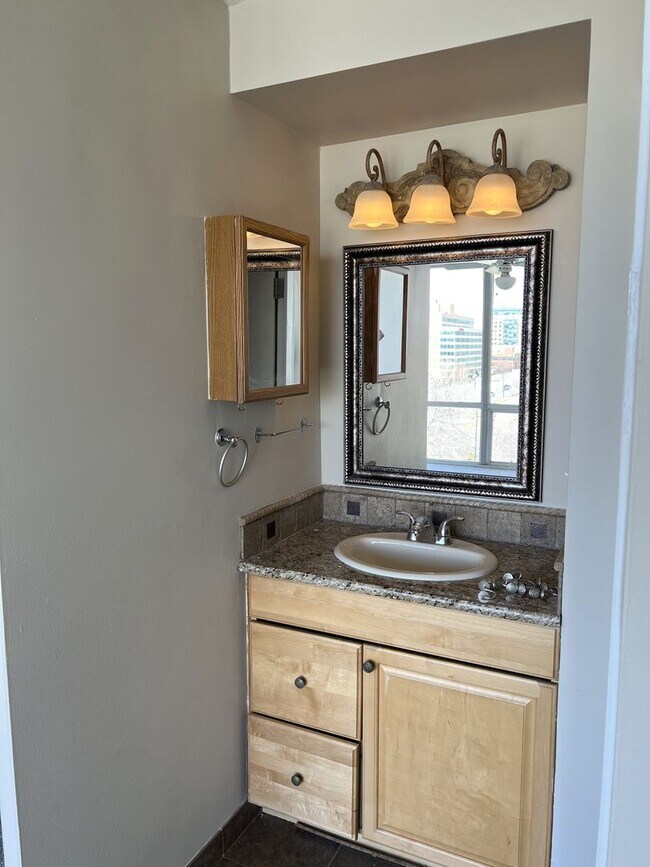 Building Photo - Corner Condo with Stunning Views in Cherry...