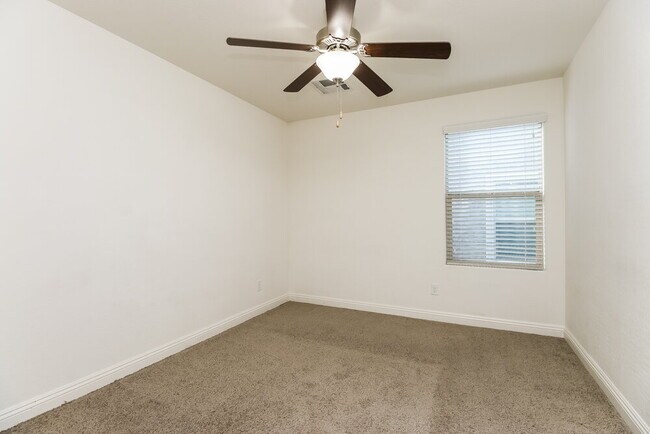 Building Photo - 5535 E June St