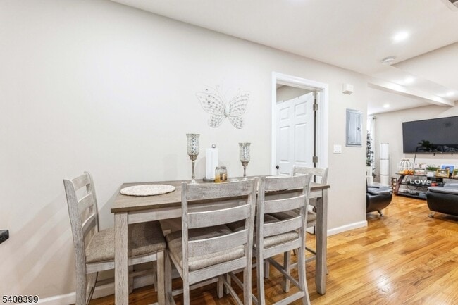 Building Photo - 604 N 8th St