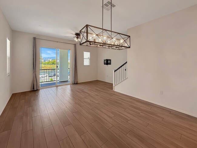 Building Photo - Spacious 4BR/3.5BA Townhome in Otay Ranch ...