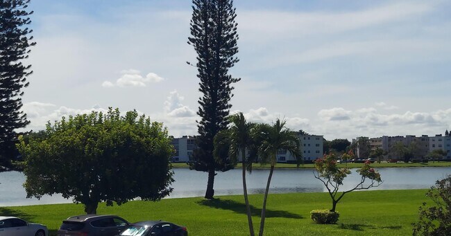 Building Photo - 2044 Yarmouth E