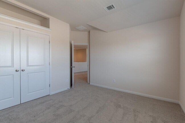 Building Photo - 205 Falkland St