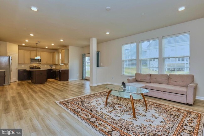 Building Photo - 1006 Shenandoah View Pkwy