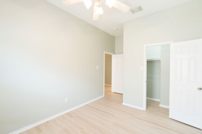 Building Photo - 11516 Sunny Creek Ln