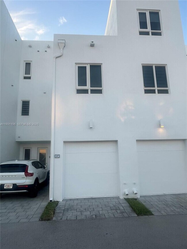 Building Photo - 6415 NW 102nd Path