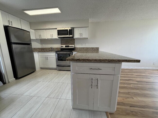 Building Photo - To register for the showing time, note the 4 digit code: 6041 and click "APPLY NOW."(mobile:orang...