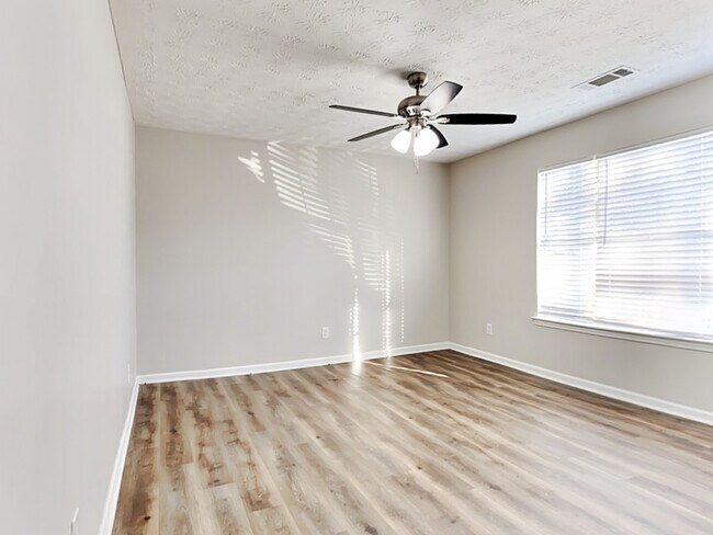 Building Photo - 200 Adam Cir