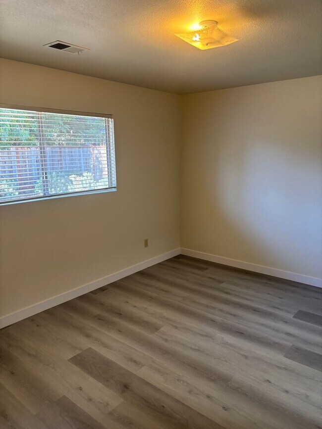 Building Photo - 3 bed 2 bath house on the westside Santa Cruz