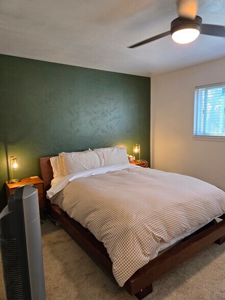 Master bedroom - 4784 Shadowglen Dr
