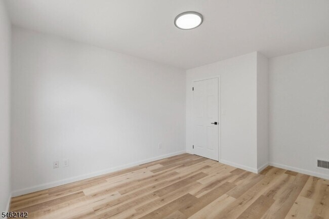 Building Photo - 363 2nd Ave
