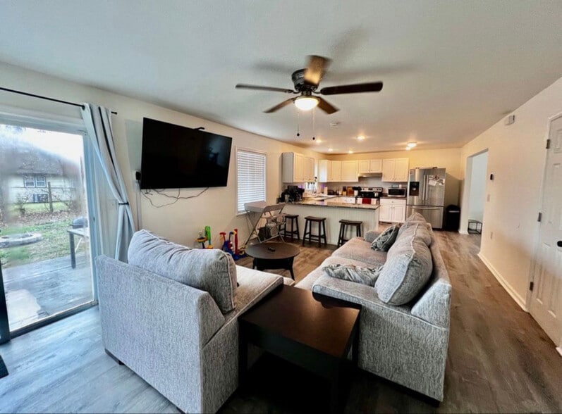 Building Photo - 5373 Hanyen Dr