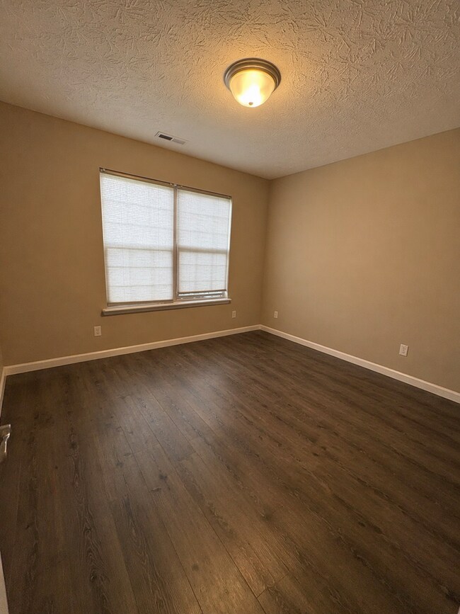 Building Photo - 4 BR WITH OFFICE