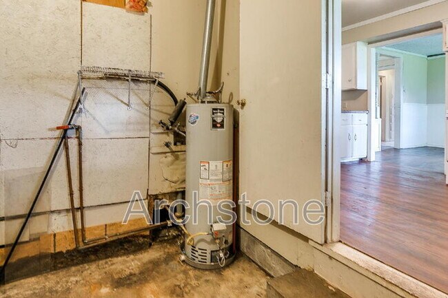 Building Photo - 724 General Senter Dr