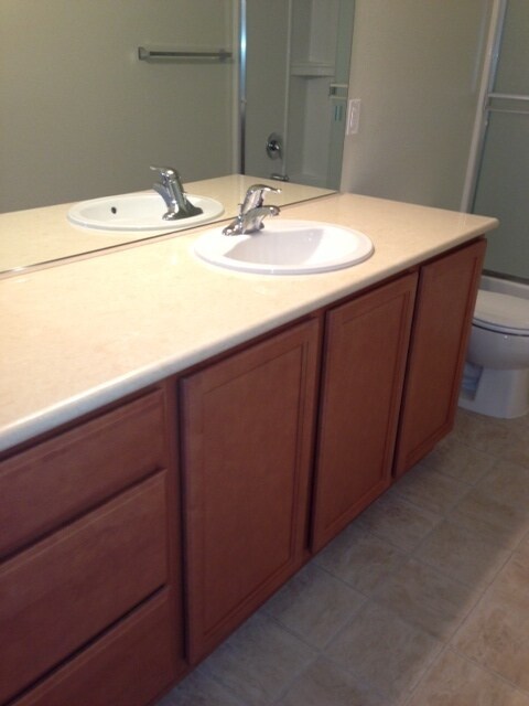 Building Photo - STUNNING 5 BEDROOM, 3 BATHROOM HOME WITH UPDATED KITCHEN AND BATHS! STAINLESS APPLIANCES AND GRAN...