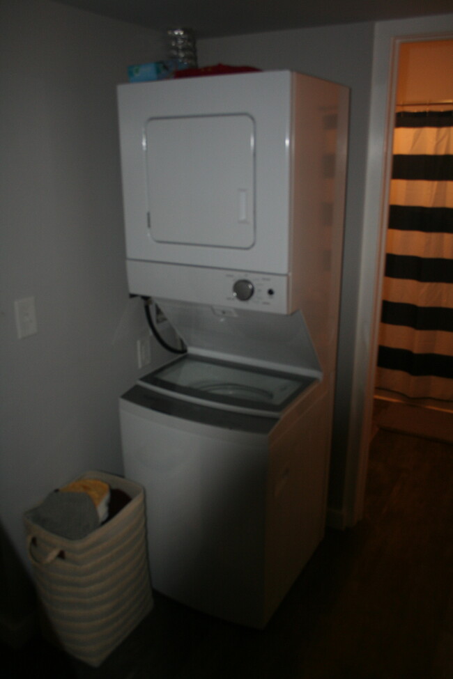 Washer/Dryer hookup - 2 Ardman Dr