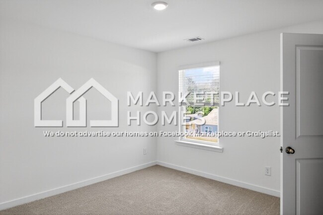 Building Photo - 3220 Highline Dr