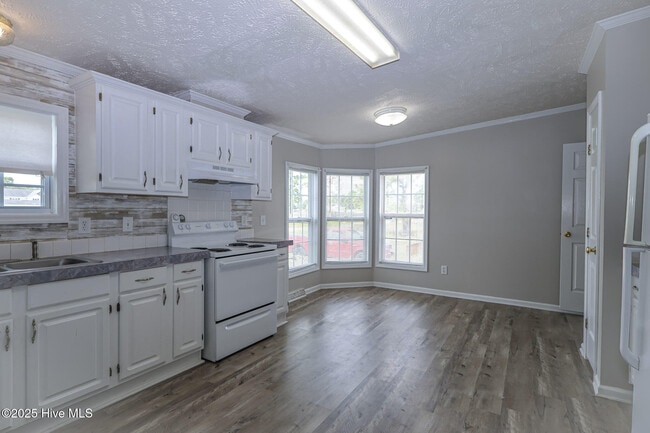 Building Photo - 232 Castlebury Ln