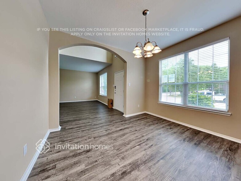 Building Photo - 1004 Colbert Dr