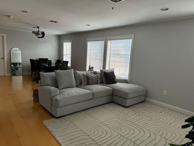 Building Photo - 125 70th St