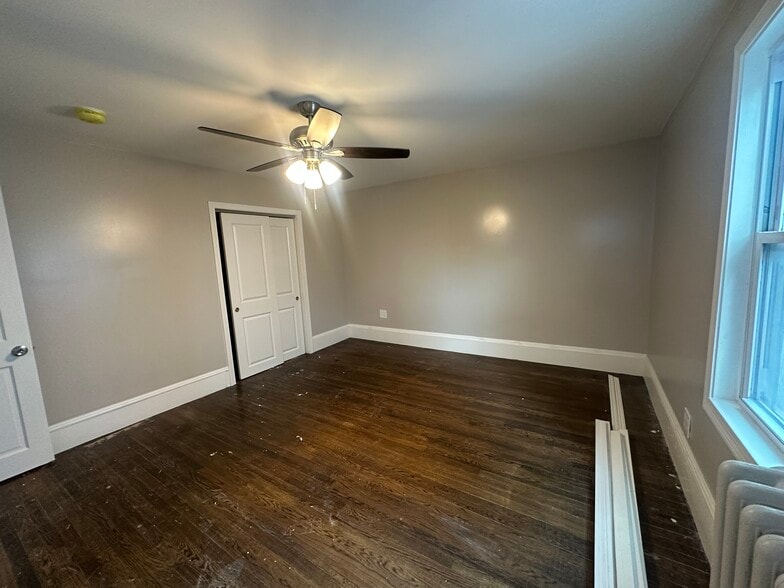 Building Photo - 13 Gladstone St