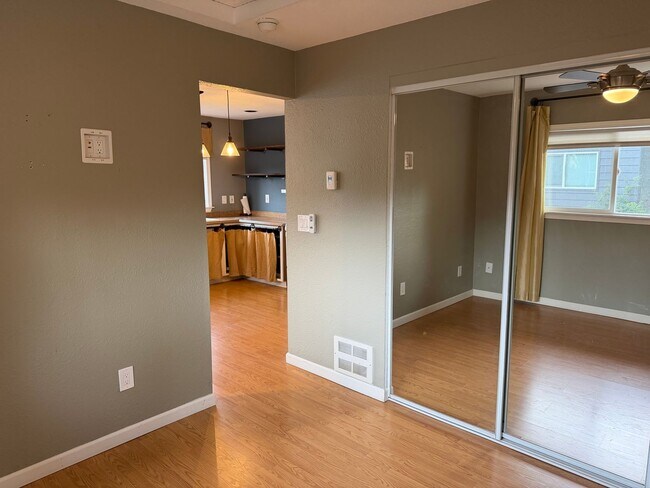 Building Photo - Rare Find with Main House and Fully Equipped ADU!