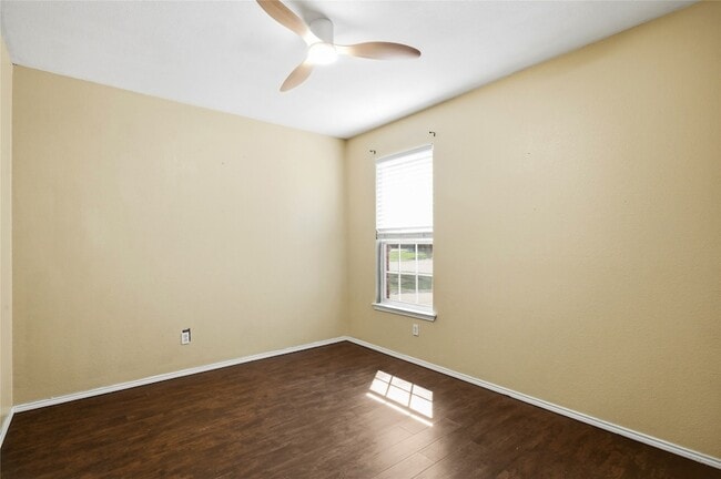 Building Photo - 2305 Orchid Dr