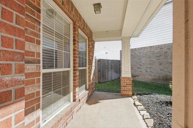 Building Photo - 26038 Palmdale Estate Dr