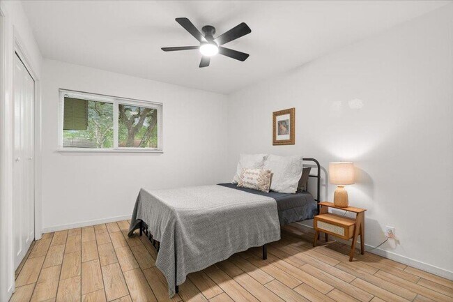 Building Photo - 9503 Castlewood Dr