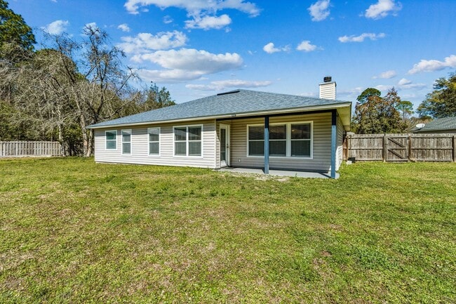 Building Photo - Charming 3-Bedroom Home with Fenced Yard