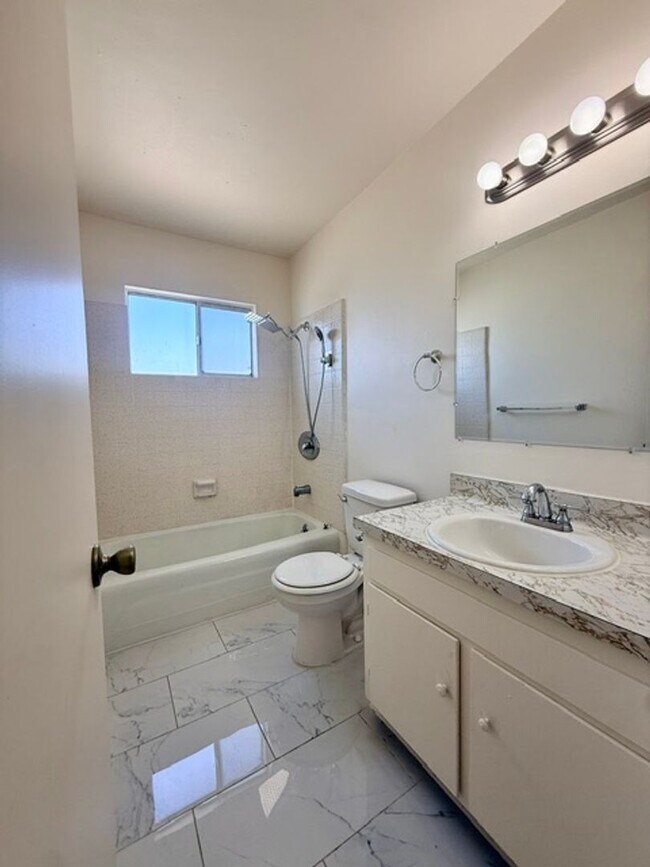 Building Photo - 453-455 Park Way