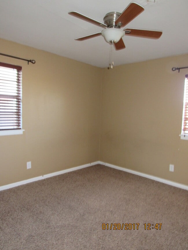 Building Photo - Rolling Meadows!!!