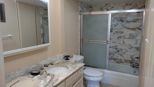 Building Photo - 899 Jeffery St