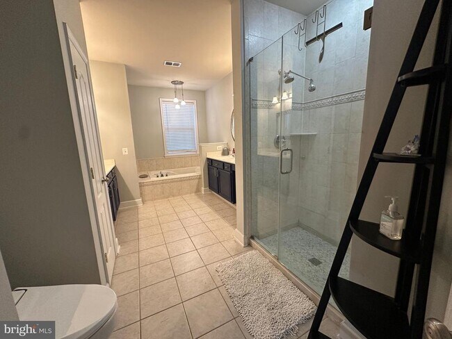 Building Photo - 13846 Greendale Dr