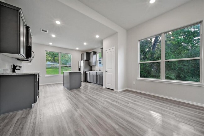 Building Photo - 507 Navajo Dr