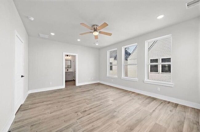 Building Photo - 232 W 28th St