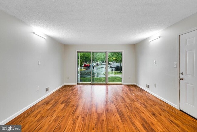 Building Photo - 38 Holly Ct