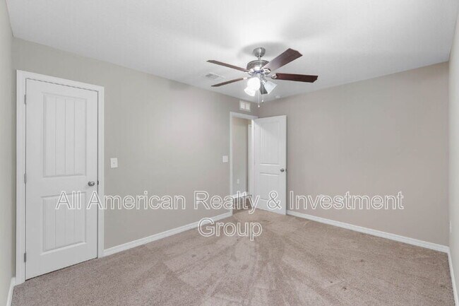 Building Photo - 426 Eisenhower Dr