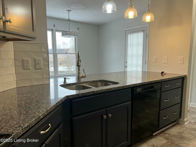 Building Photo - 47 N Country Dr