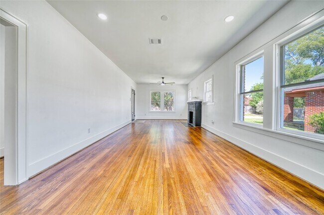Building Photo - 1569 Elliott St