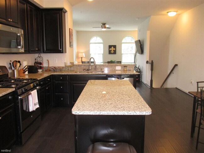 Building Photo - 2 br, 2.5 bath Townhome - 7731 Duncannon Ln