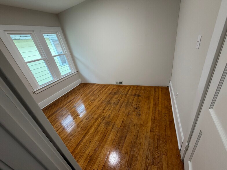 Building Photo - 513-15 Tennyson Ave